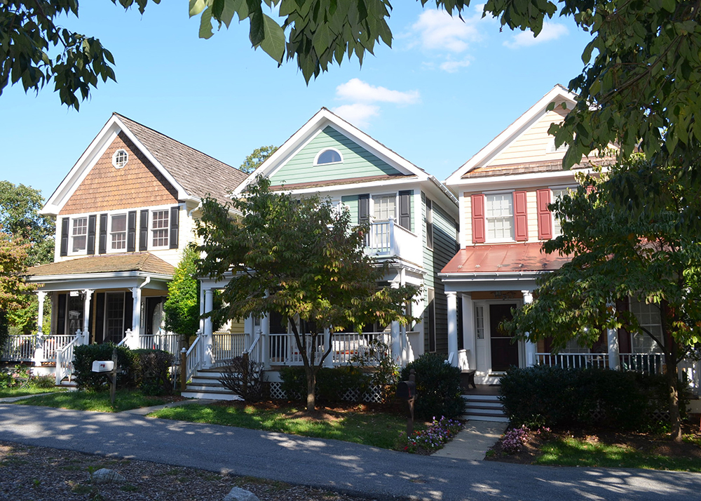 With such a wide array of housing types from small lot - small house types to attached townhouses, to live/work units, to commercial buildings, all within walking distance, Kentlands was designed to promote diversity and walkability. Its intent is to foster a vibrant public realm through great urbanism.