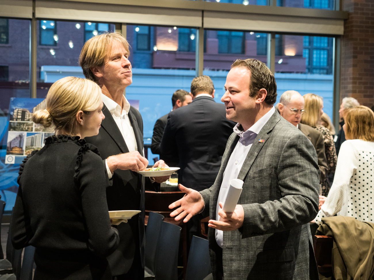 Photo of crowd mingling at 2019 Design Excellence Awards