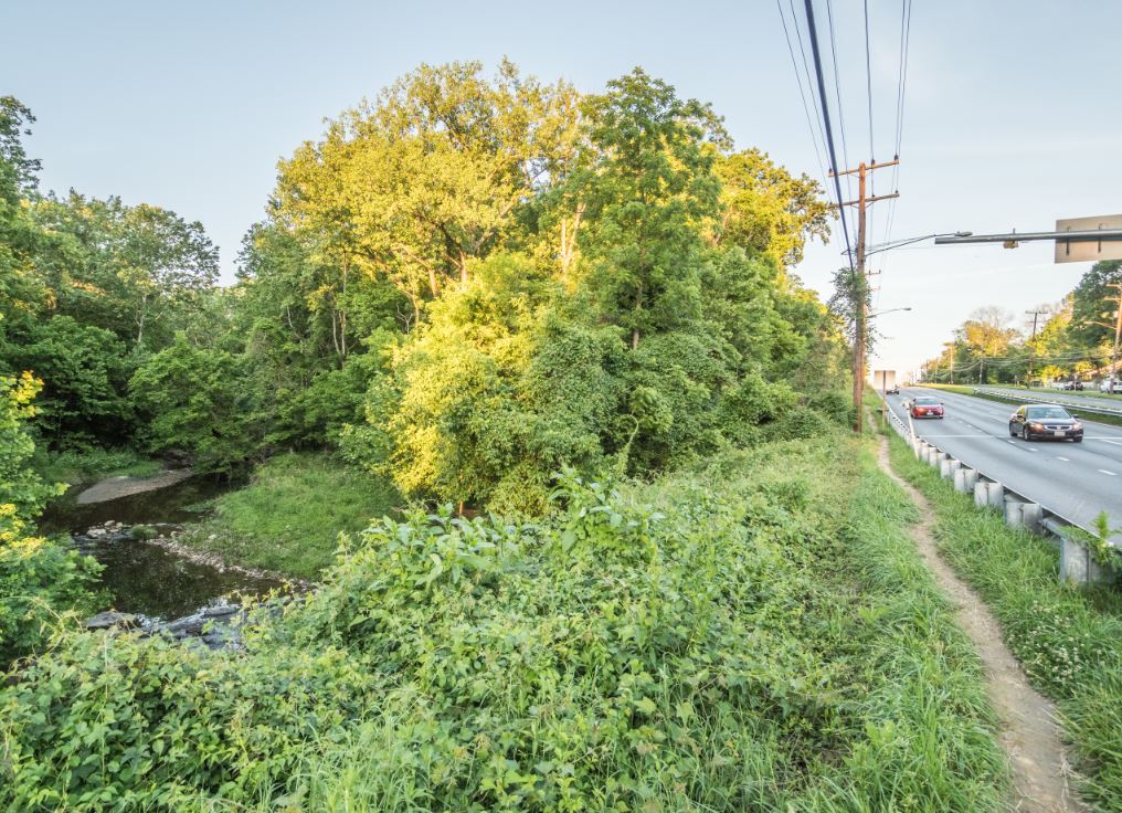 Example of a People's Choice Path near a road